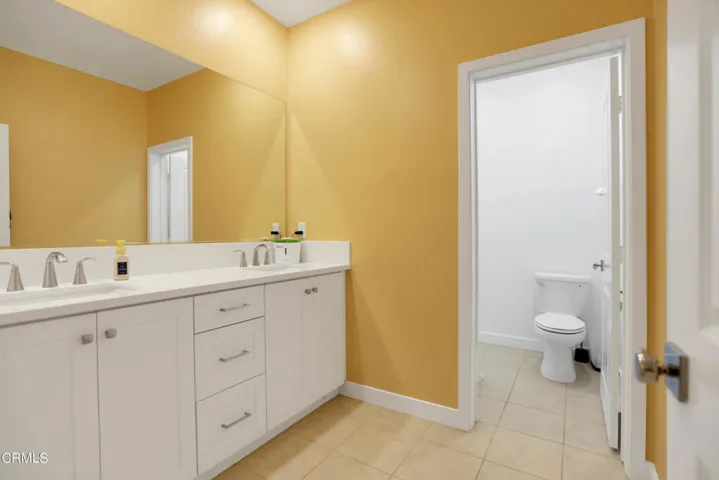 Shared Bathroom 2-2