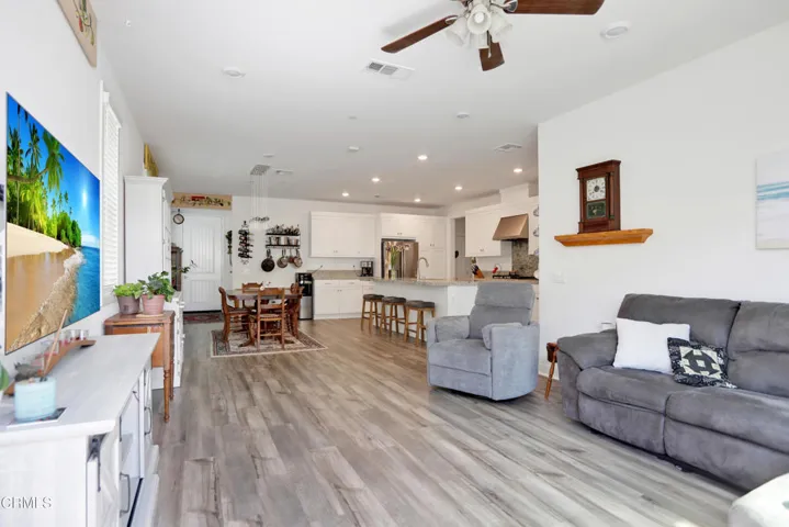 Family Room 2-4