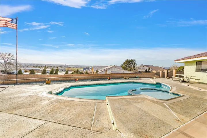 13642 Delaware Road, Apple Valley, California 92308