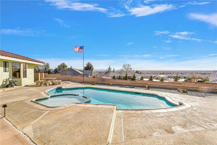 13642 Delaware Road, Apple Valley, California 92308
