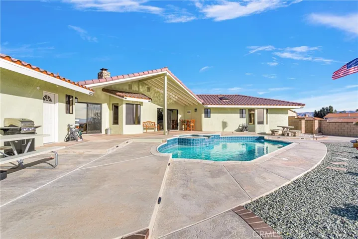 13642 Delaware Road, Apple Valley, California 92308