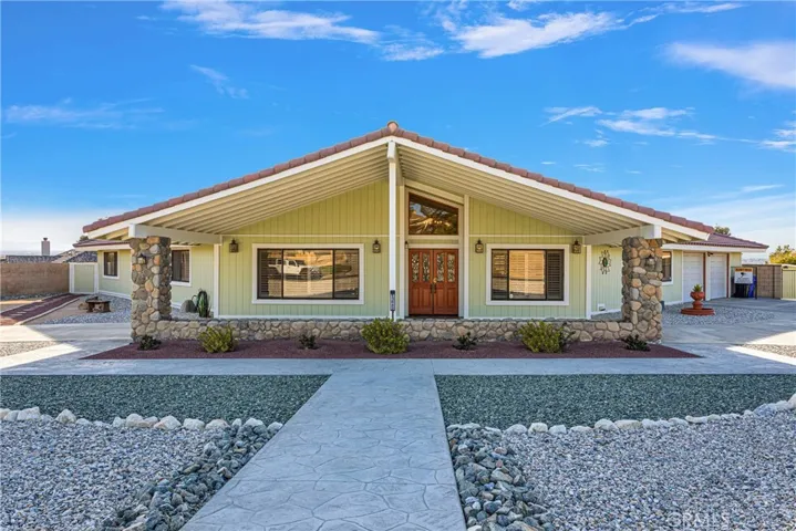13642 Delaware Road, Apple Valley, California 92308