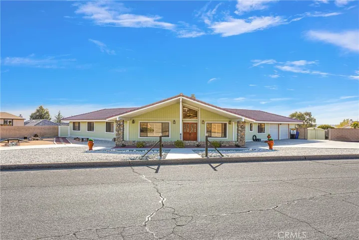 13642 Delaware Road, Apple Valley, California 92308