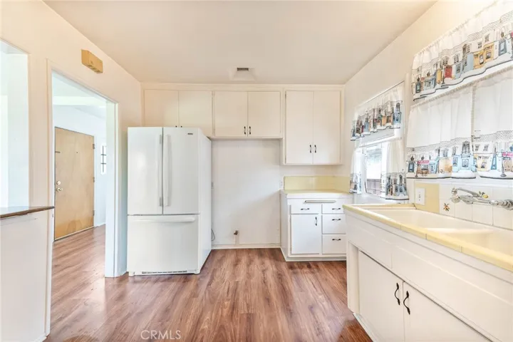 6952 Cozycroft Avenue, Winnetka, California 91306