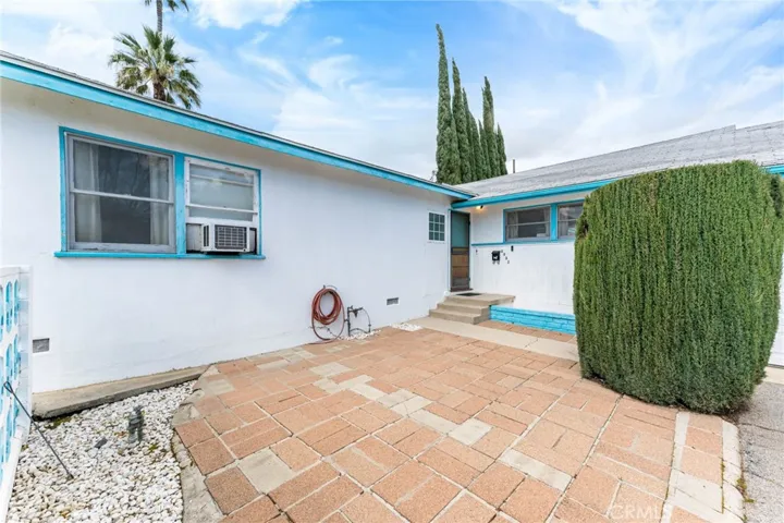 6952 Cozycroft Avenue, Winnetka, California 91306