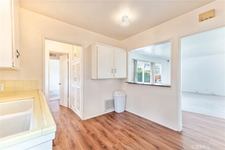 6952 Cozycroft Avenue, Winnetka, California 91306