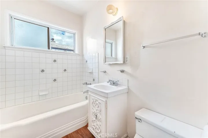 6952 Cozycroft Avenue, Winnetka, California 91306