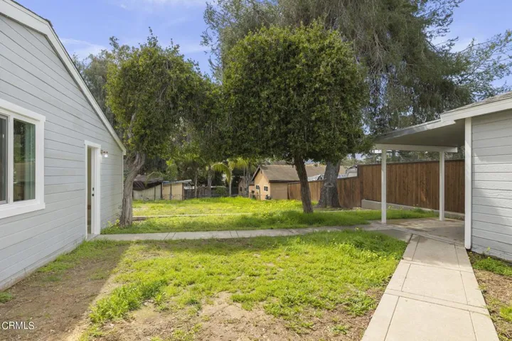 28 walk way to back yard