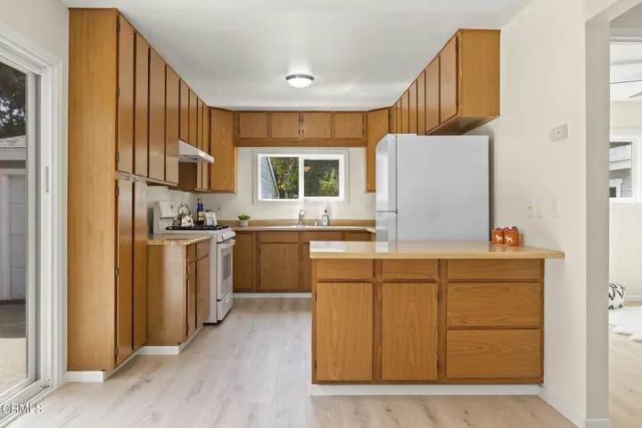 8 - kitchen