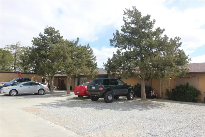 15761 Serrano Road, Apple Valley, California 92307