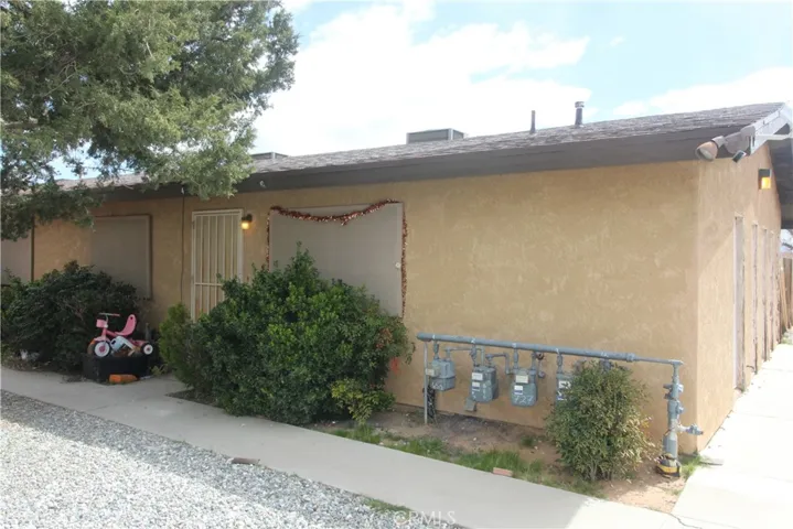 15761 Serrano Road, Apple Valley, California 92307