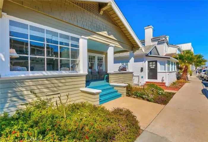 422 E Bay Avenue, Newport Beach, California 92661