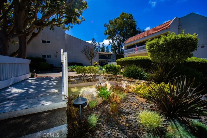 631 S Prospect Avenue 201, Redondo Beach, California 90277