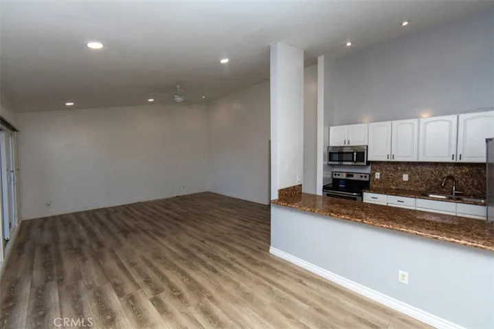 631 S Prospect Avenue 201, Redondo Beach, California 90277