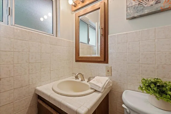 3325 Lindenoaks Drive, San Jose, California 95117