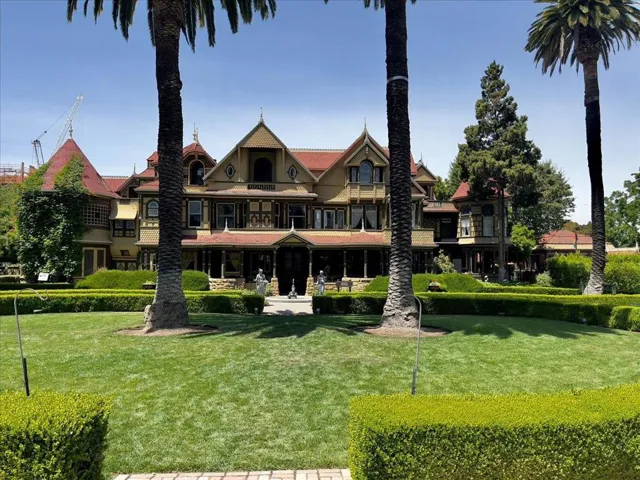 3325 Lindenoaks Drive, San Jose, California 95117