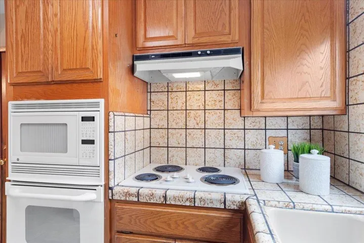 3325 Lindenoaks Drive, San Jose, California 95117