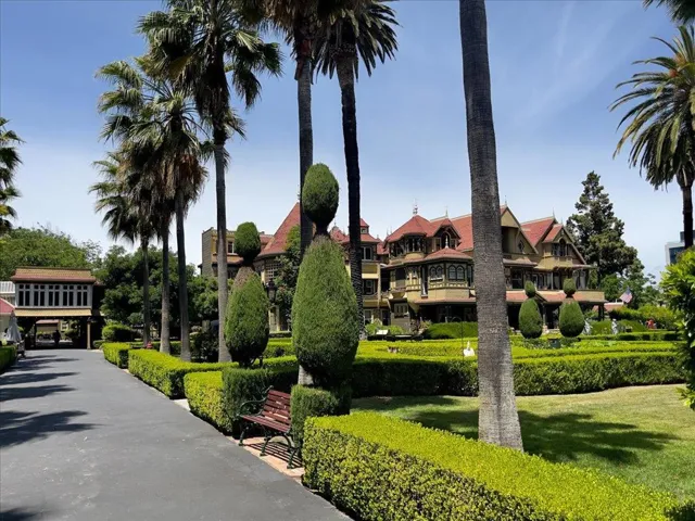 3325 Lindenoaks Drive, San Jose, California 95117