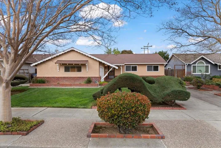3325 Lindenoaks Drive, San Jose, California 95117