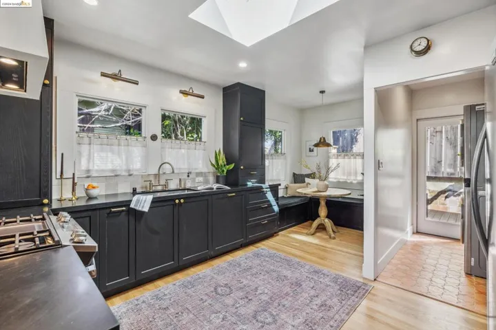 174 Vernon Ter, Oakland, California 94610