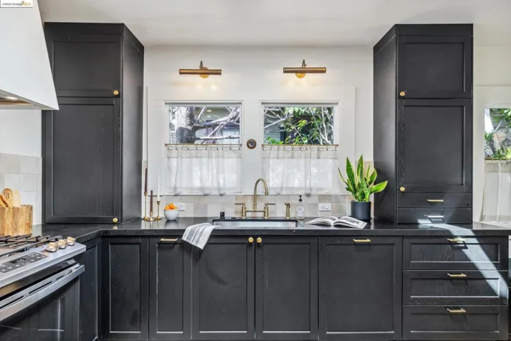174 Vernon Ter, Oakland, California 94610