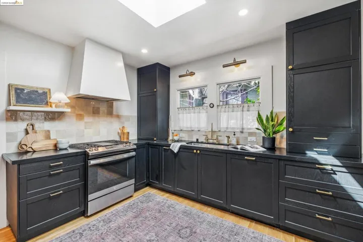 174 Vernon Ter, Oakland, California 94610