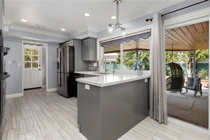 8231 Del Oro Lane, La Palma, California 90623