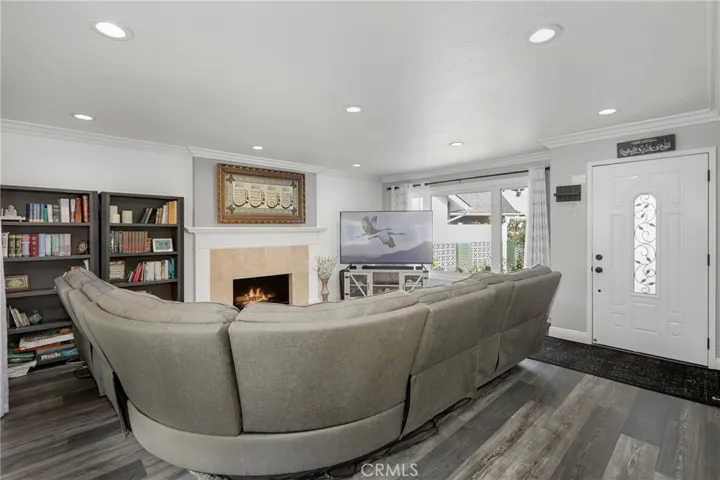 8231 Del Oro Lane, La Palma, California 90623