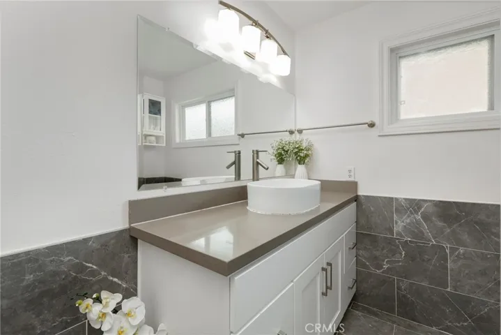 8231 Del Oro Lane, La Palma, California 90623