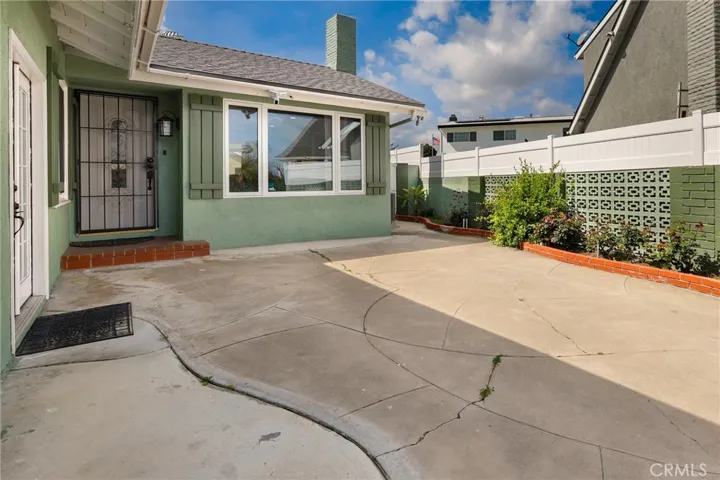 8231 Del Oro Lane, La Palma, California 90623