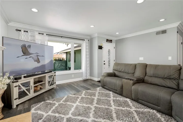 8231 Del Oro Lane, La Palma, California 90623