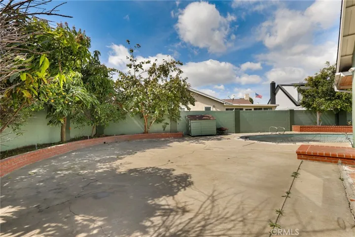 8231 Del Oro Lane, La Palma, California 90623