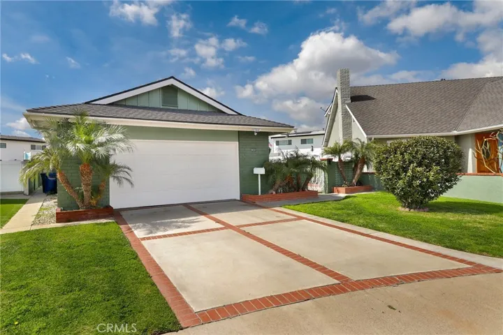 8231 Del Oro Lane, La Palma, California 90623