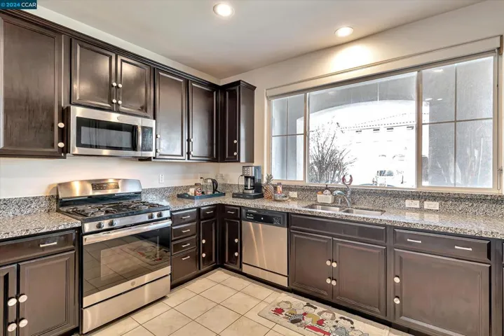 480 E Albertina Ave, Mountain House, California 95391