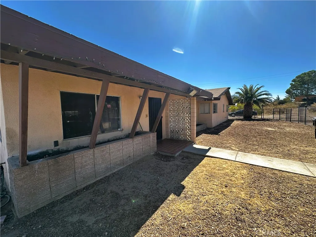 14822 Rodeo Drive, Victorville, California 92395 home-pic-0
