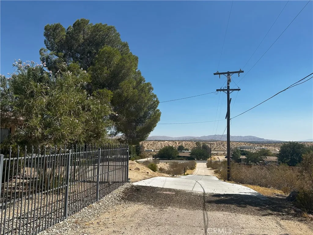 14822 Rodeo Drive, Victorville, California 92395 home-pic-5