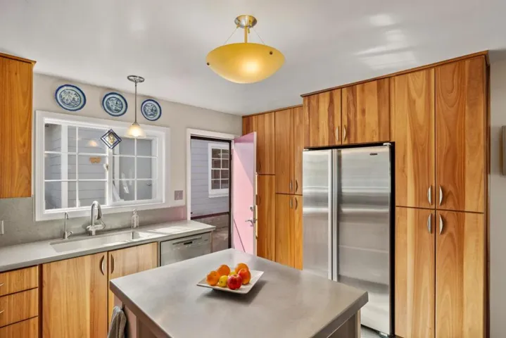 729 2nd Street, Pacific Grove, California 93950