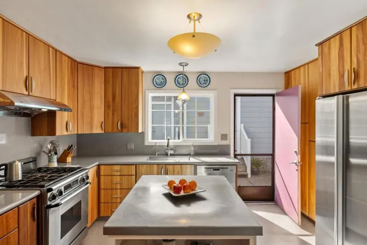 729 2nd Street, Pacific Grove, California 93950