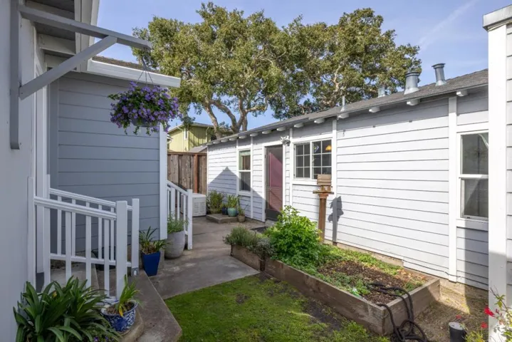 729 2nd Street, Pacific Grove, California 93950