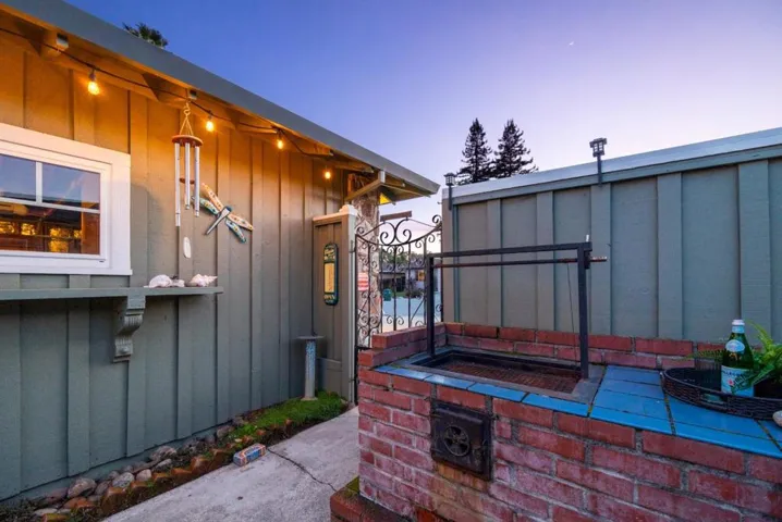 142 Molly Way, Santa Cruz, California 95065