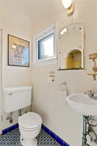 1985 San Francisco Avenue, Long Beach, California 90806