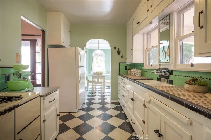 1985 San Francisco Avenue, Long Beach, California 90806