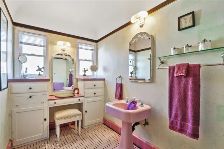 1985 San Francisco Avenue, Long Beach, California 90806