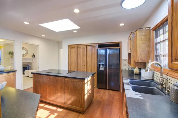 903 Paradise Way, Palo Alto, California 94306