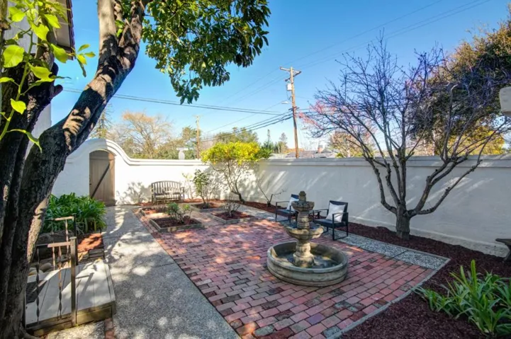 903 Paradise Way, Palo Alto, California 94306