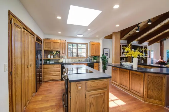 903 Paradise Way, Palo Alto, California 94306