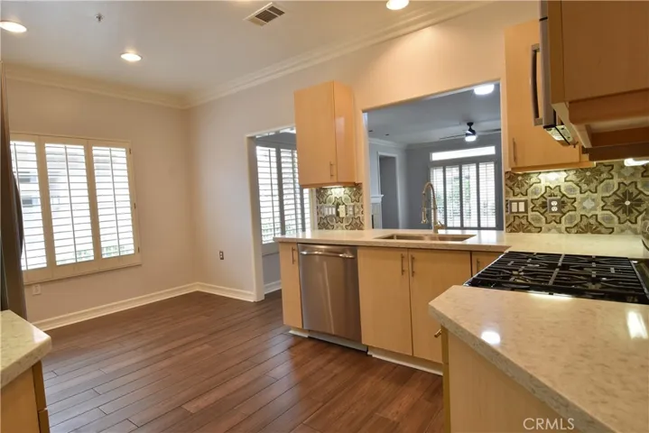 Kitchen w/ Eating Area