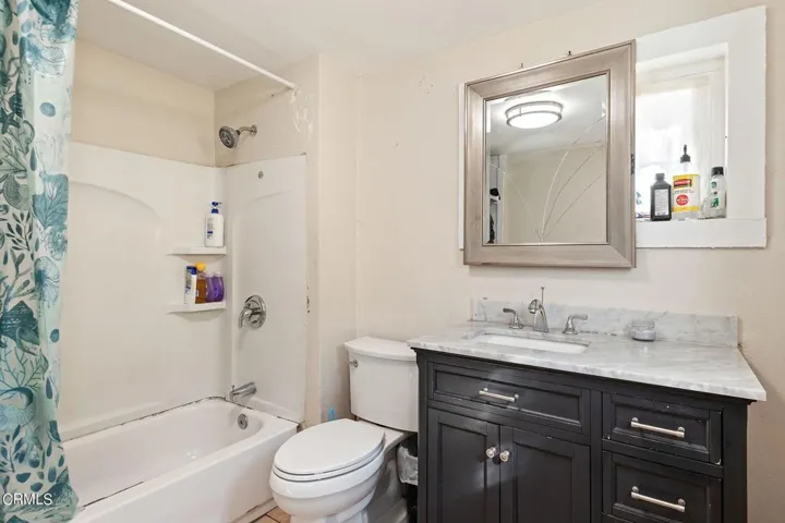 6-web-or-mls-06 - Bathroom