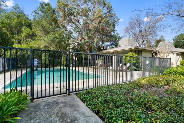 14333 Saratoga Avenue 12, Saratoga, California 95070