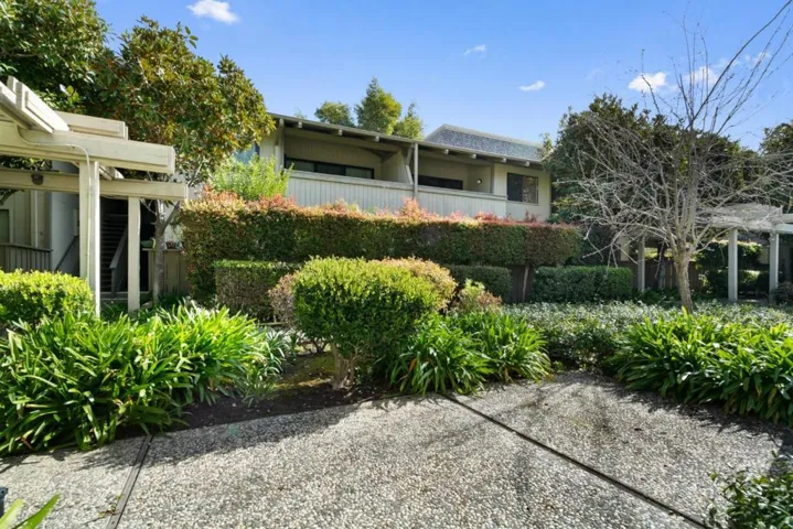 14333 Saratoga Avenue 12, Saratoga, California 95070